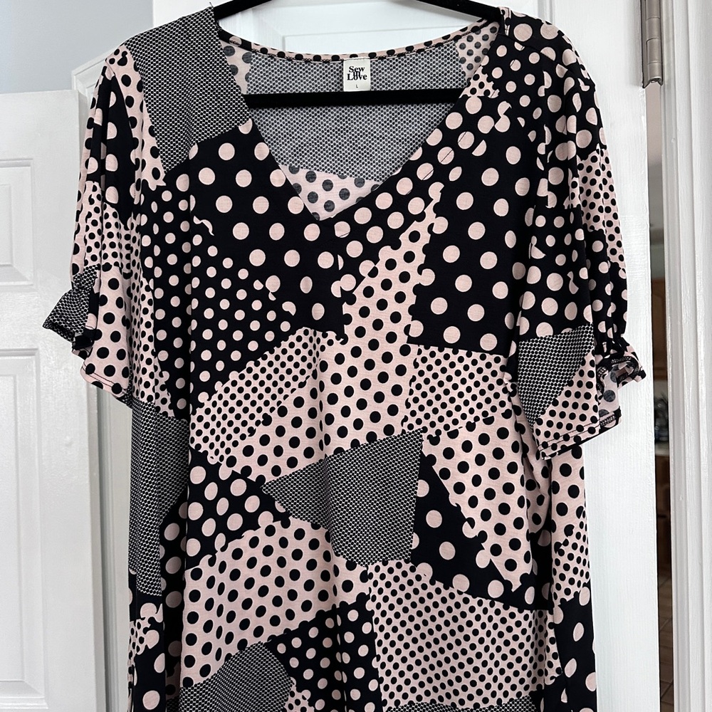 Sew in Love V-neck blouse. Size Large, runs big. Black and cream polka dots.